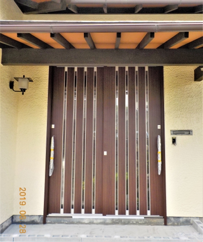 長泉町の住宅の玄関引戸を一日で取り替えました