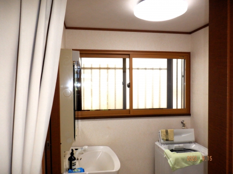 田方郡函南町の住宅の洗面脱衣室の窓を断熱化しました