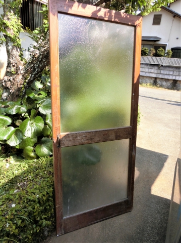 三島市内の農家様です　浴室ドアのガラス修繕と、シャッター手掛けの取替をさせて戴きました