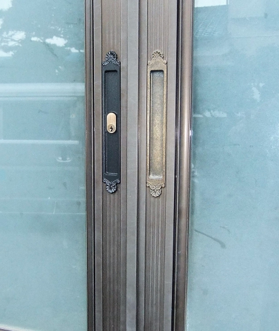 函南町の住宅の玄関引戸錠を交換しました