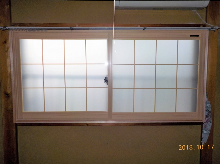 和室にお似合いの井桁格子入りの断熱内窓です