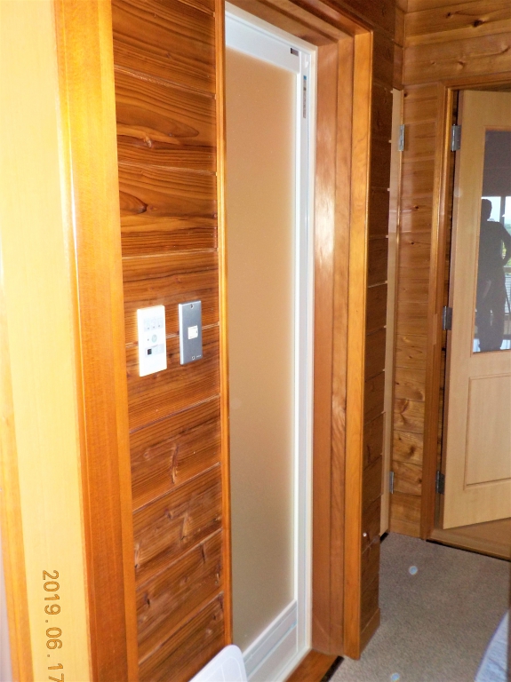 木製浴室入り口扉も取替しました