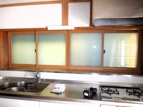 富士宮市のM様邸です　台所の窓に内窓を取付ました