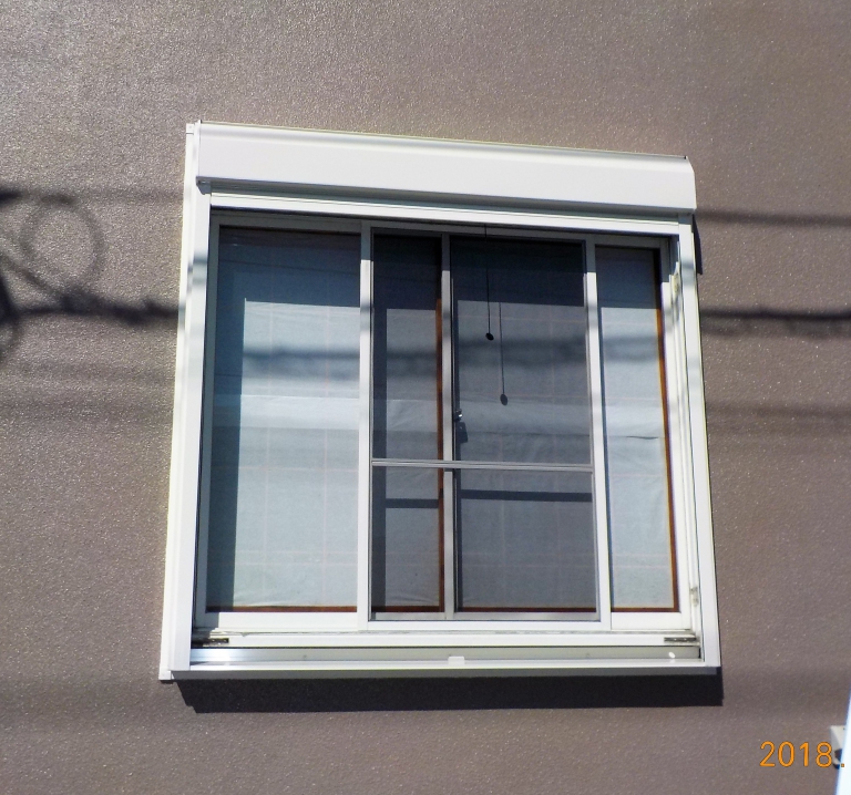 窓シャッター耐風仕様を取付ました